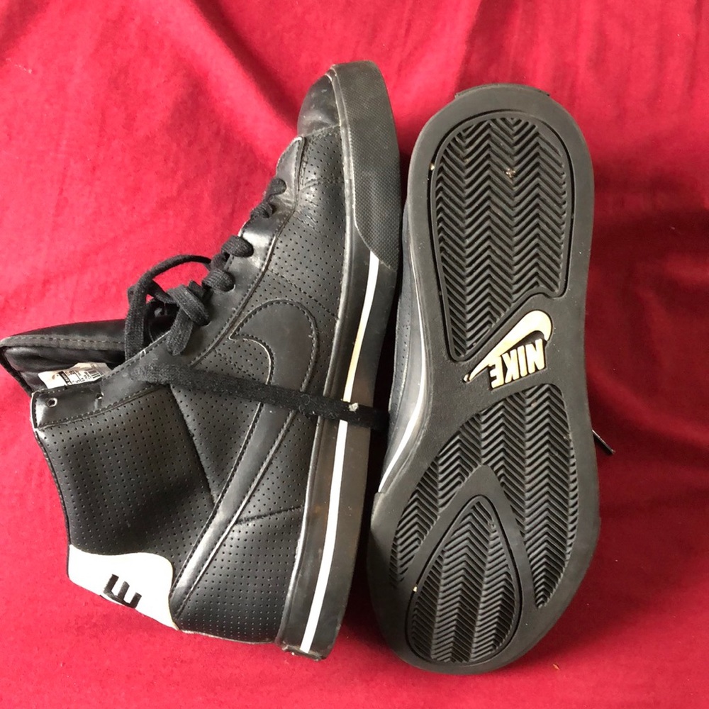 Nike shoes high top